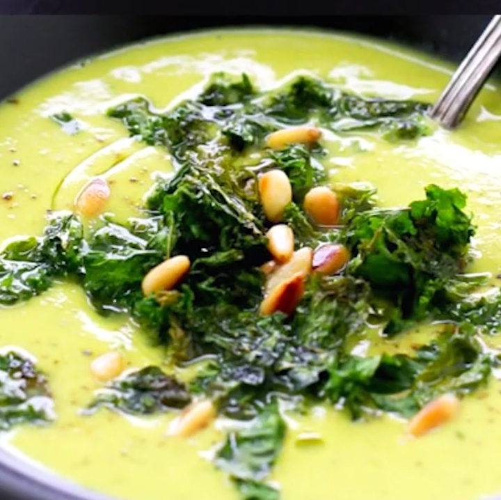 Keto Creamy Cauliflower & Spinach Soup